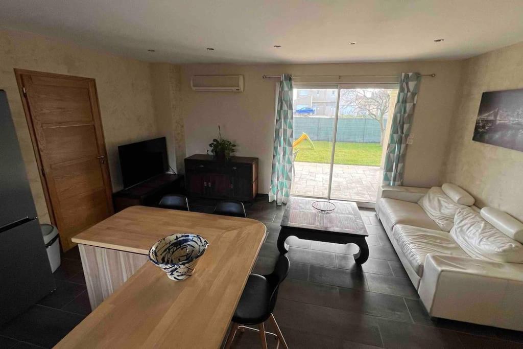 Saint-Laurent D'Aigouze : Appartement Avec Jardin Exterior foto